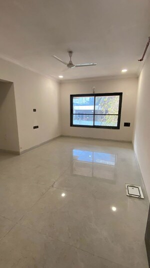 Room in 2 BHK Apartment at Prakash Zindagi CHS, Khar West – for Sale