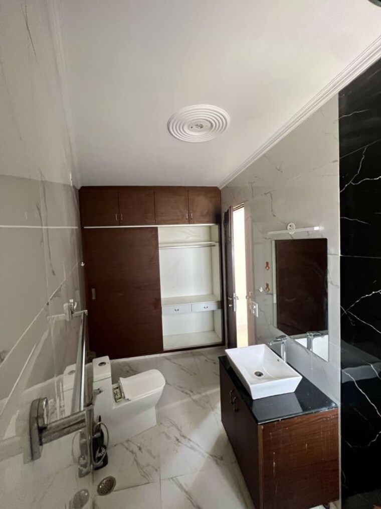Bathroom, sector 23 3 Bedroom 1800 Sq.Ft. Villa In Sector 23 Gurgaon 10245180