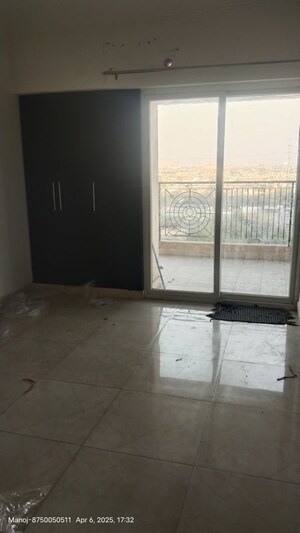 Room in 2 BHK Apartment at Gaurs Siddhartham, Siddharth Vihar – for Sale