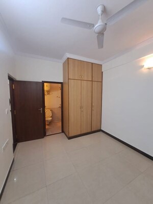 Room in 3 BHK Apartment at Benson Town – for Rent