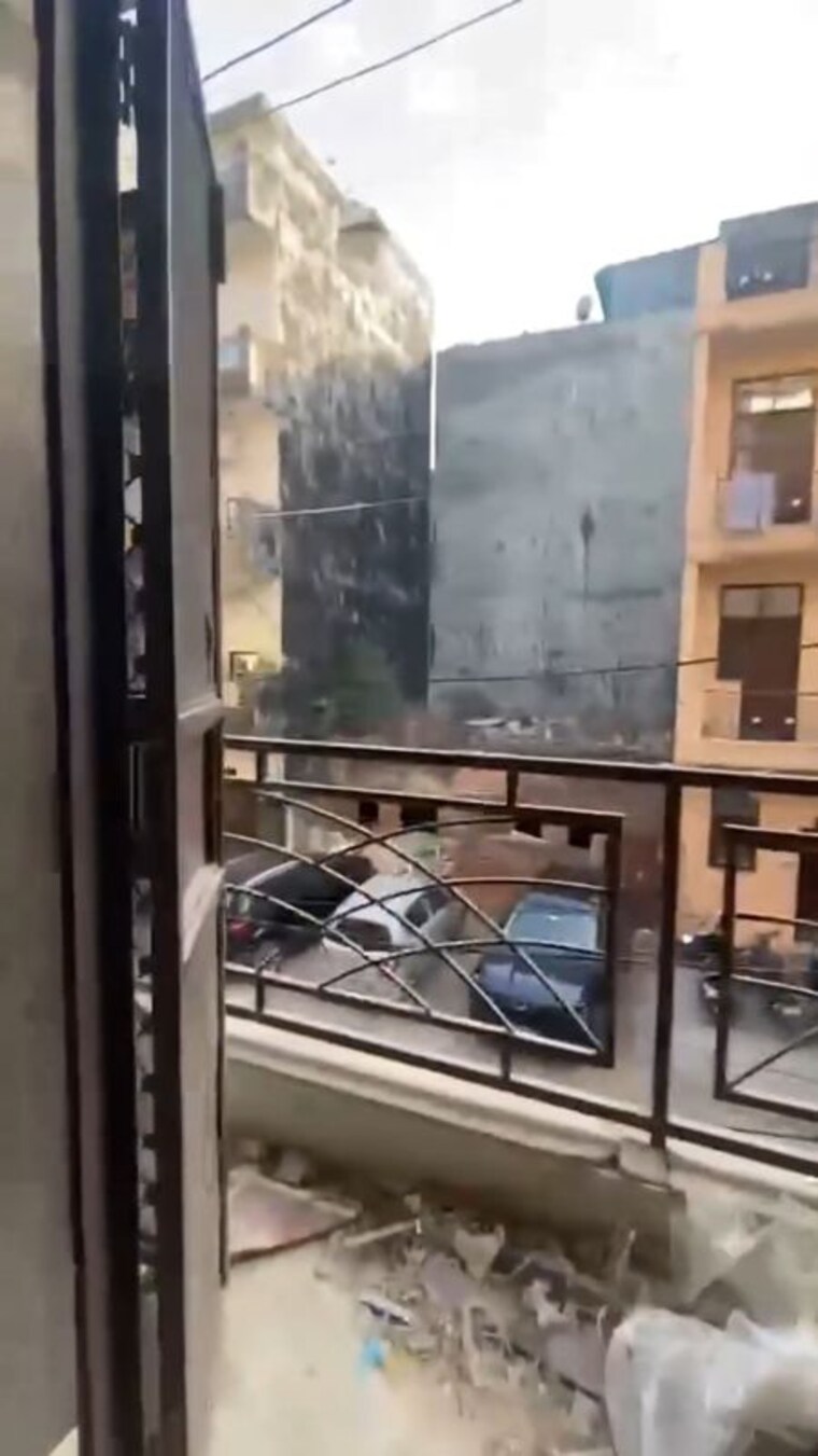 Balcony, rohini sector 24 2 Bedroom 32 Sq.Mt. Builder Floor In Rohini Sector 24 Delhi 10245176