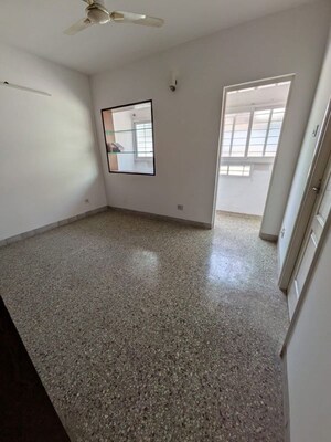 Room in 2 BHK Apartment at Benson Town – for Rent