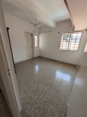 Room in 2 BHK Apartment at Benson Town – for Rent