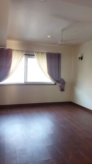 Building Lobby in 5 BHK Villa at Sector 33 – for Rent