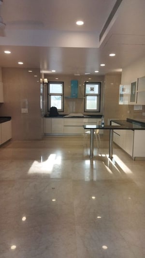 Living Room in 5 BHK Villa at Sector 33 – for Rent