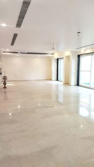 Room in 5 BHK Villa at Sector 33 – for Rent