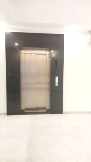 Room in 5 BHK Villa at Sector 33 – for Rent