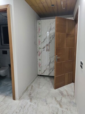 Room in 4 BHK Builder Floor at Sector 5 – for Rent