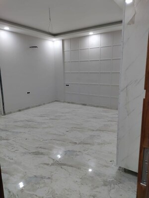 Room in 4 BHK Builder Floor at Sector 5 – for Rent