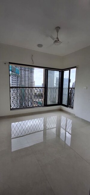 Room in 2 BHK Apartment at Modirealty Vatvriksh, Goregaon West – for Rent