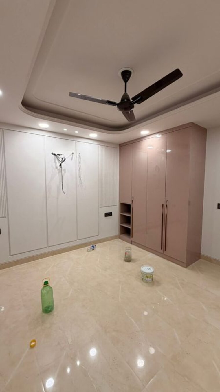 Room, east of kailash 3 Bedroom 1250 Sq.Ft. Builder Floor In East Of Kailash Delhi 10245500