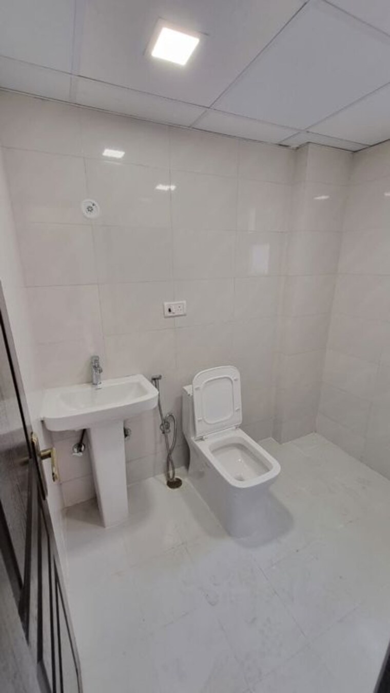 Bathroom, logix-blossom-county 2.5 Bedroom 1417 Sq.Ft. Apartment In Sector 137 Noida 10245200