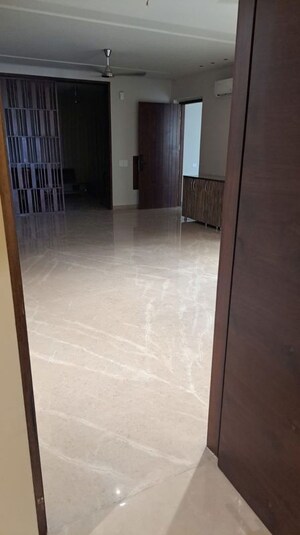 3 BHK Builder Floor For Rent in Sector 7