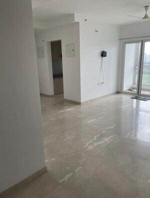 Room in 2 BHK Apartment at Godrej The Trees, Vikhroli East – for Rent