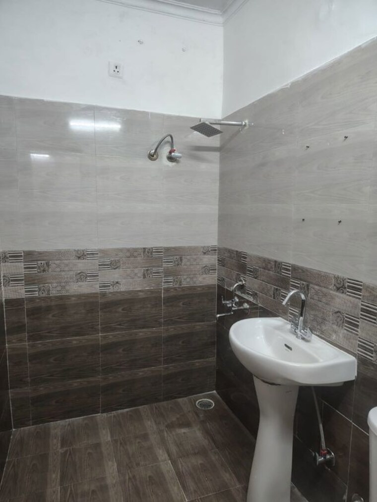 Bathroom, shri-devaji-residency 2 Bedroom 1050 Sq.Ft. Builder Floor In Dhakoli Zirakpur 10245687