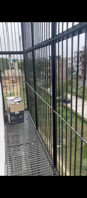 Balcony in 2 BHK Builder Floor at Sector 84 – for Rent