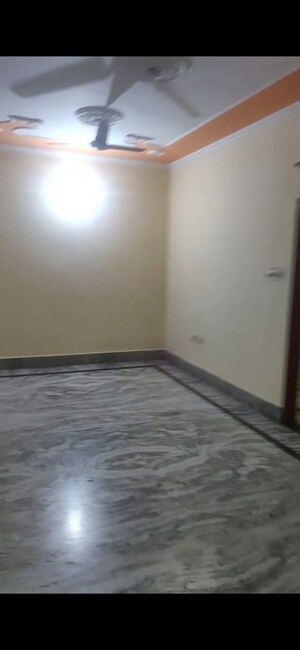 Room in 2 BHK Builder Floor at Sector 21d – for Rent