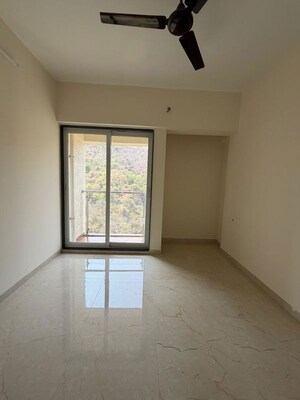 Room in 3 BHK Apartment at Kalpataru Immensa B, Kolshet Road – for Rent