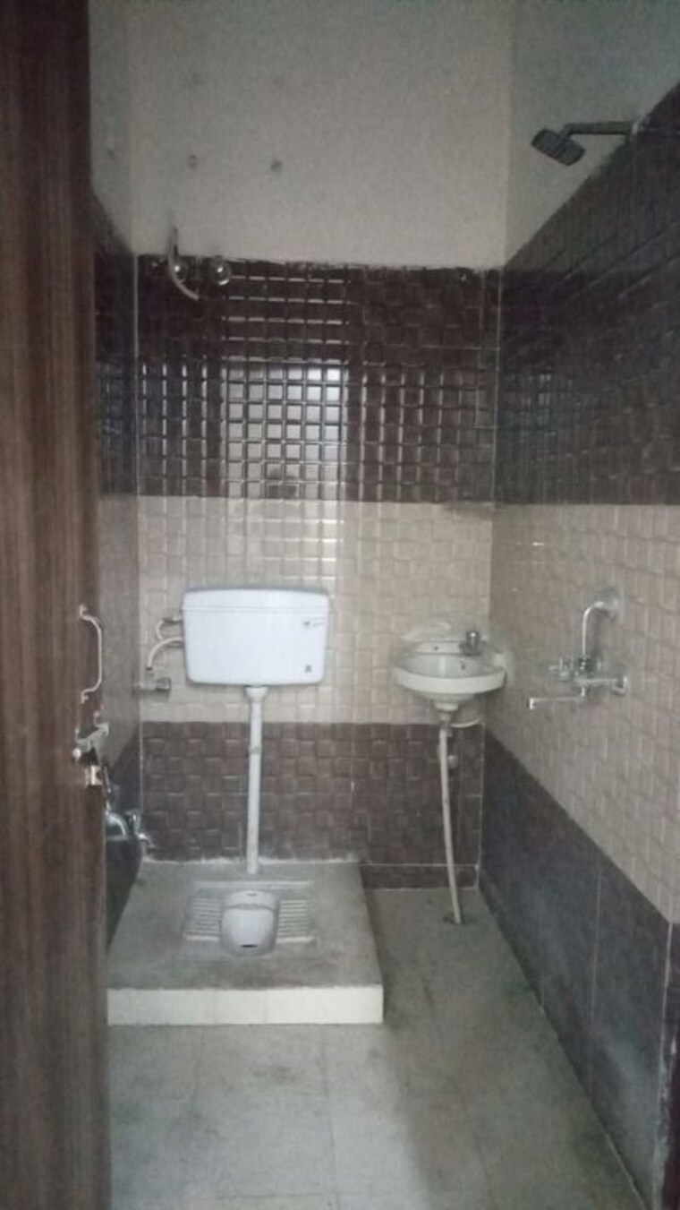 Bathroom, mohkampur 2.5 Bedroom 900 Sq.Ft. Builder Floor In Mohkampur Dehradun 10245513