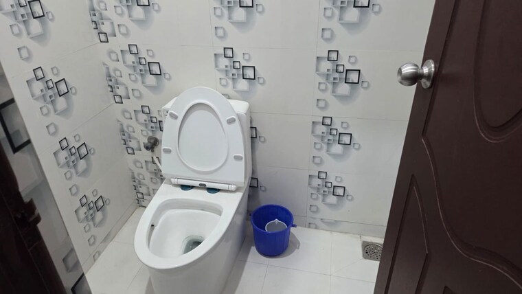 Bathroom, medavakkam Commercial Office Space 1864 Sq.Ft. In Medavakkam Chennai 10216308