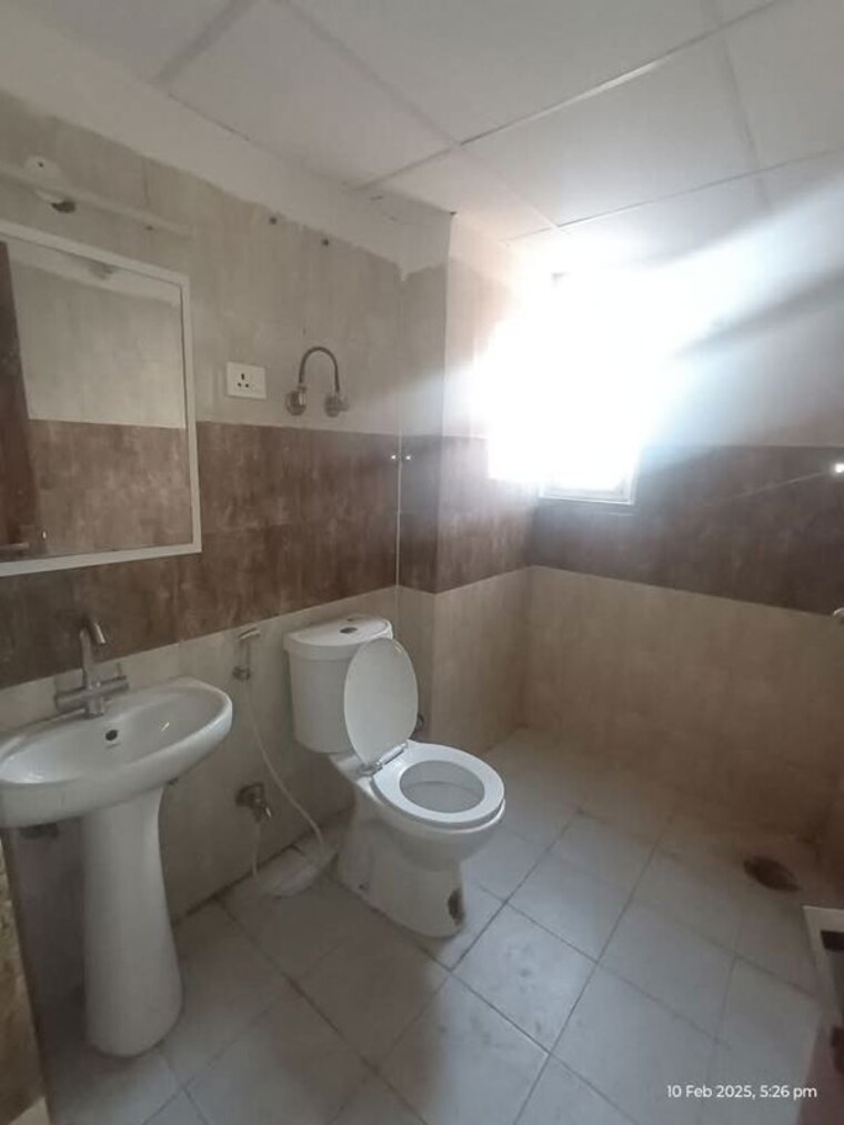 Bathroom, panchsheel-greens-ii 4 Bedroom 1900 Sq.Ft. Apartment In Sector 16 Greater Noida Greater Noida 9559618