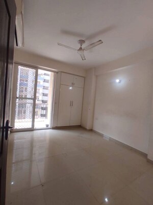 Room in 2 BHK Apartment at Gaur City 2 - 14th Avenue, Sector 16c Greater Noida – for Rent