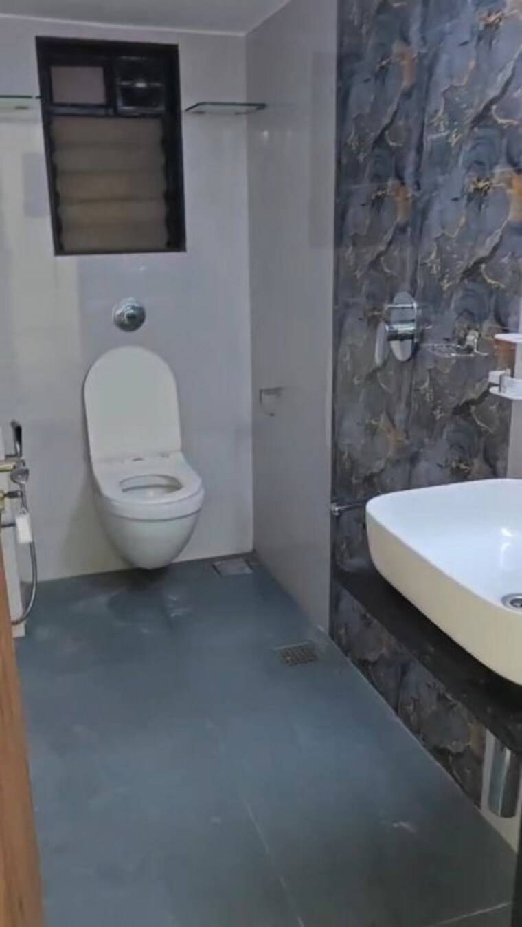 Bathroom, indra-darshan-apartment 2 Bedroom 750 Sq.Ft. Apartment In Andheri West Mumbai 10246073