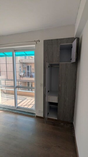 Room in 4 BHK Builder Floor at Sector 77 – for Rent