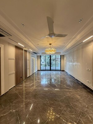 Building Lobby in 4 BHK Builder Floor at Dlf Phase ii – for Rent