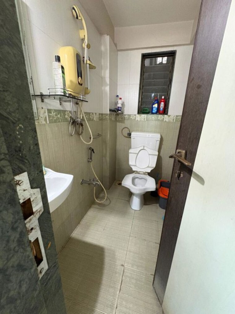 Bathroom, chedda nagar 1 Bedroom 500 Sq.Ft. Apartment In Chedda Nagar Mumbai 10246265