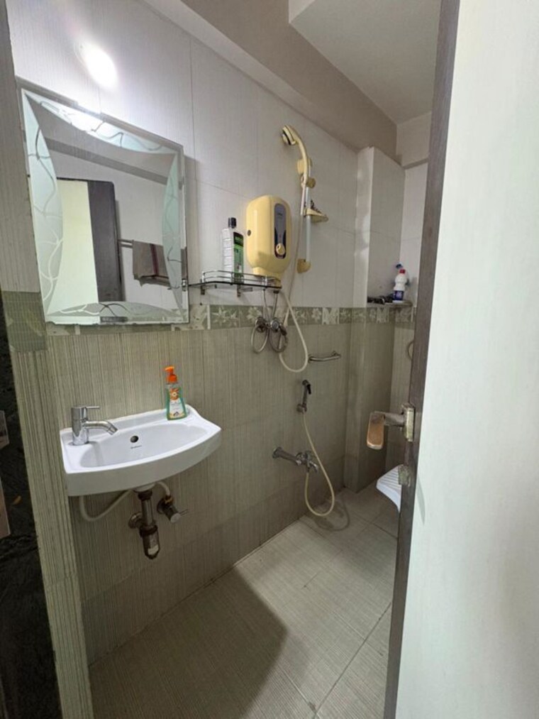 Bathroom, chedda nagar 1 Bedroom 500 Sq.Ft. Apartment In Chedda Nagar Mumbai 10246265