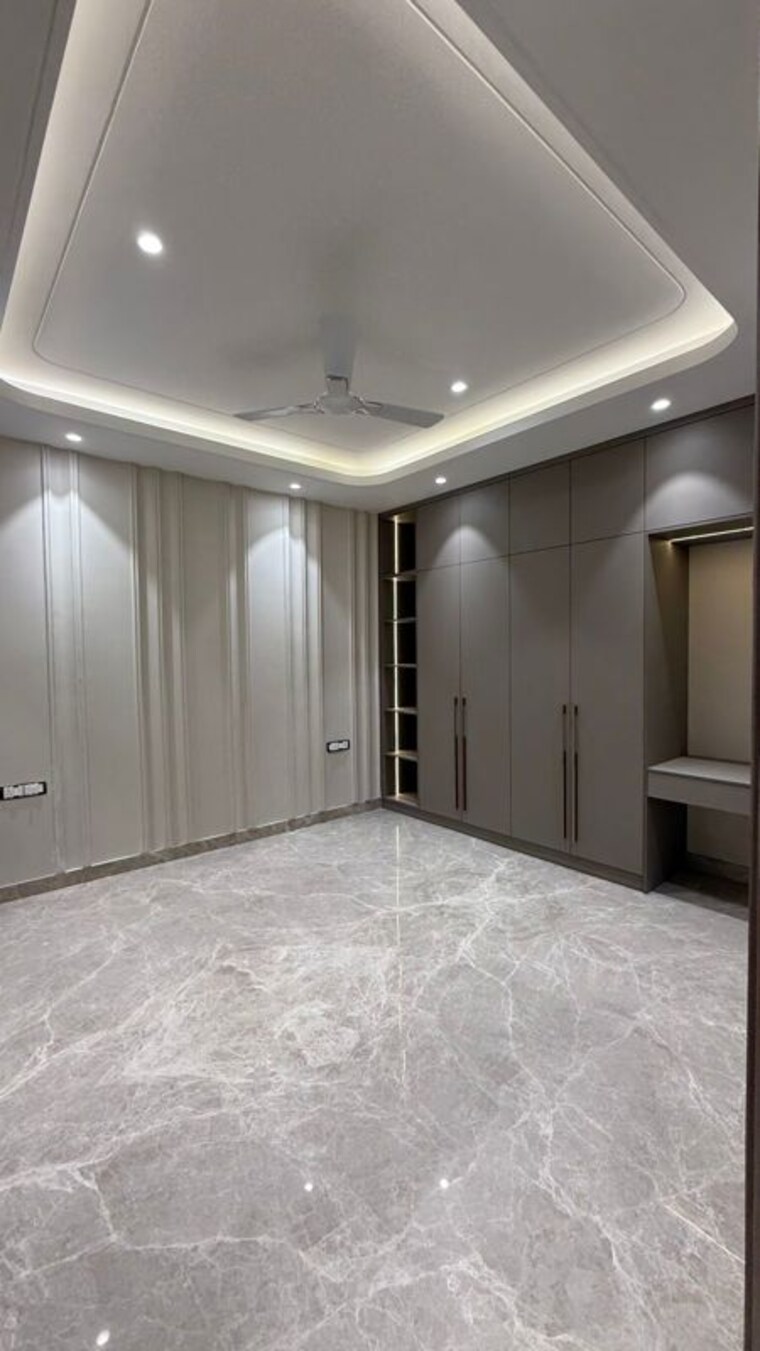 Room, sushant lok i 4 Bedroom 300 Sq.Yd. Builder Floor In Sushant Lok I Gurgaon 10246226