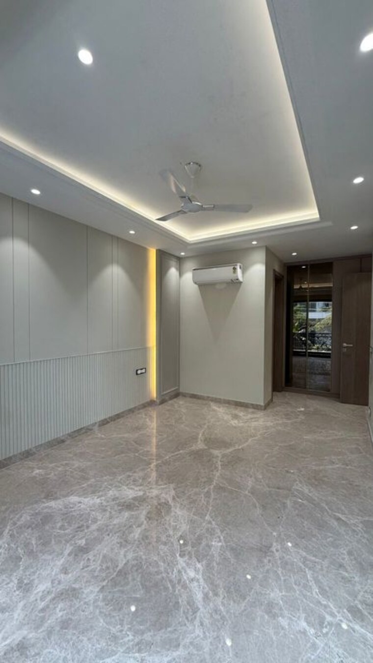 Room, sushant lok i 4 Bedroom 300 Sq.Yd. Builder Floor In Sushant Lok I Gurgaon 10246234