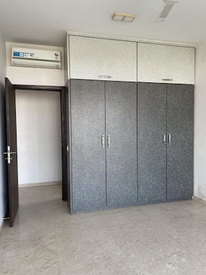 Room in 2 BHK Apartment at Oberoi Exquisite Goregaon, Goregaon East – for Sale