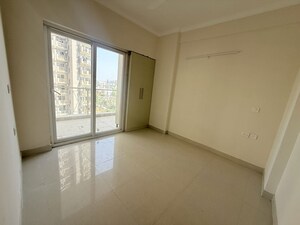 Room in 2 BHK Apartment at Pareena Micasa, Sector 68 – for Rent
