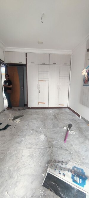 Room in 2 BHK Apartment at Kukreja Hari Kunj II, Chembur – for Rent