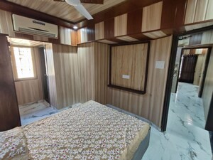 Bedroom in 2 BHK Apartment at Goregaon East – for Rent