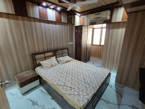 Bedroom in 2 BHK Apartment at Goregaon East – for Rent