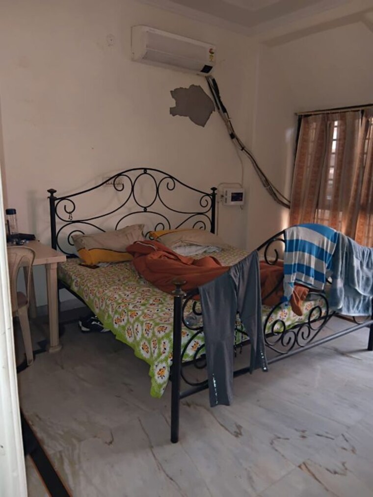  Parking, rwa-apartments-sector-47 5 Bedroom 112 Sq.Mt. Independent House In Sector 47 Noida 10246690