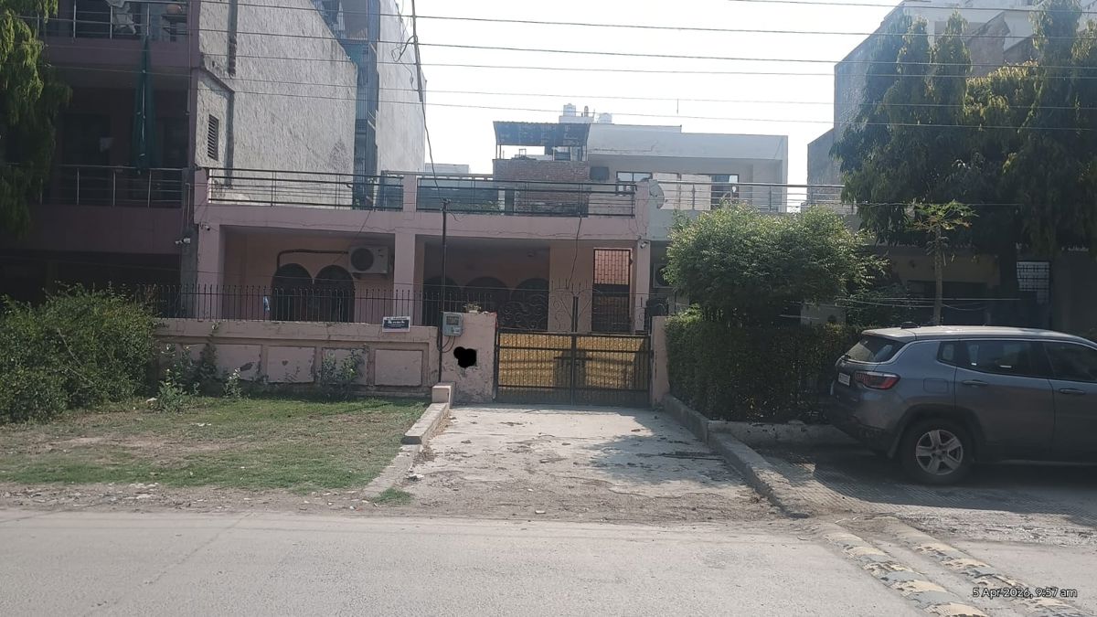 3 BHK + Pooja Room Independent House For Sale in Sector 9