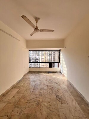 Room in 3 BHK Apartment at Versova – for Rent