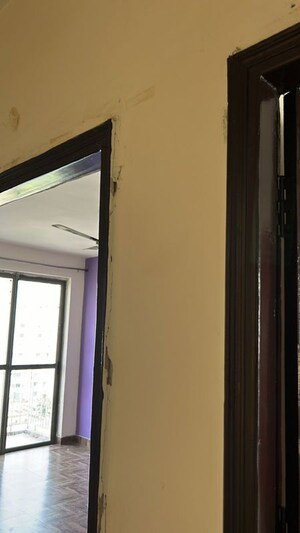 Building Lobby in 3 BHK Apartment at Central Park I, Sector 42 – for Rent