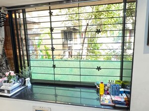 Room in 2 BHK Builder Floor at Dwarka Mor – for Sale