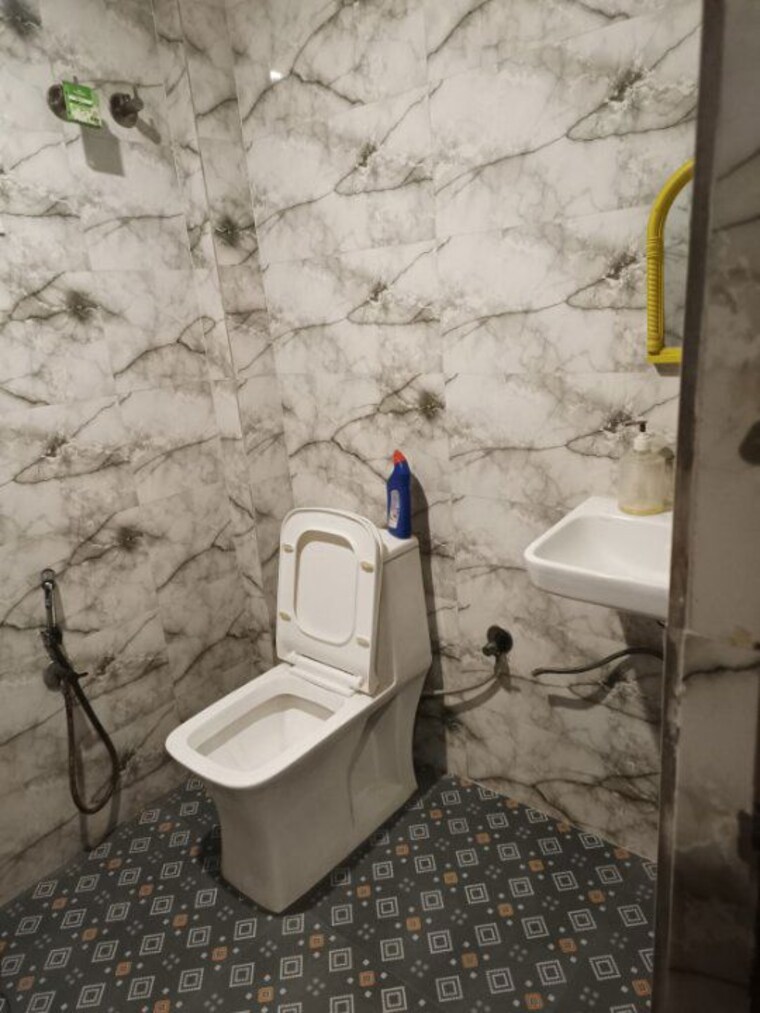 Bathroom, sector 73 2 Bedroom 800 Sq.Ft. Builder Floor In Sector 73 Noida 10246804