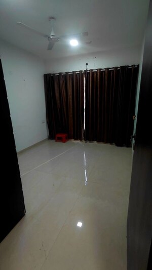 Furnished Amenities in 2 BHK Apartment at Platinum Life, Andheri West – for Rent