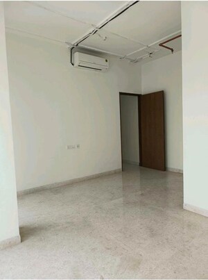 Room in 3 BHK Apartment at Indiabulls Blu, Worli – for Sale