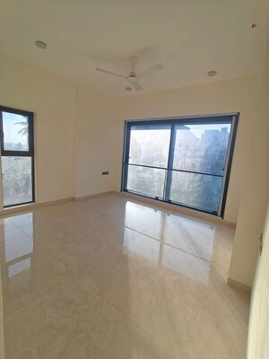 Room in 3 BHK Apartment at S Raheja Avisa, Bandra West – for Sale