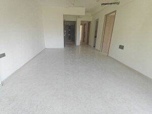 Room in 3 BHK Apartment at S Raheja Avisa, Bandra West – for Sale