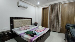 Bedroom in 2 BHK Builder Floor at Sector 52 – for Rent