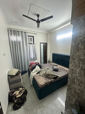 Bedroom in 2.5 BHK Builder Floor at Sector 40 – for Rent